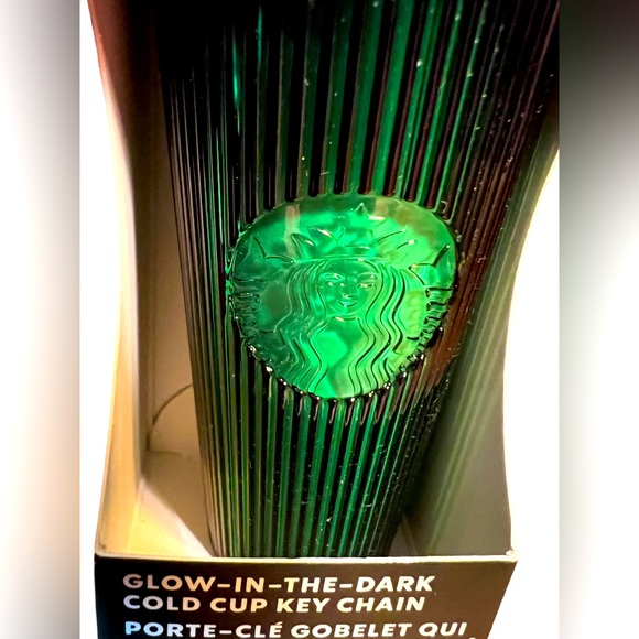 Starbucks NWT Wicked Emerald City Limited Edition Green Gemstone Cup & Keychain - Picture 4 of 15